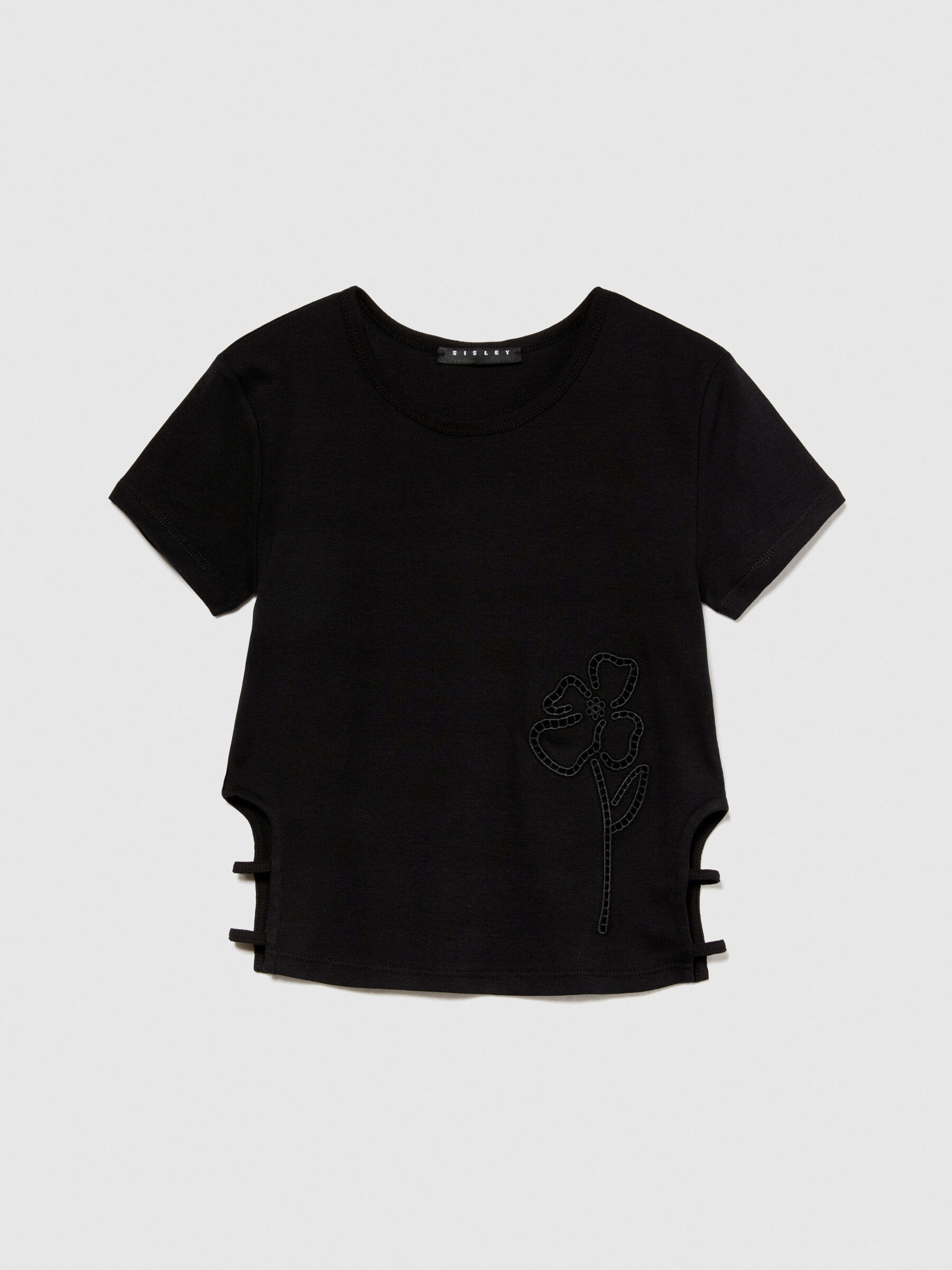 T-shirt with embroidery and cut-out Junior Girl image number null