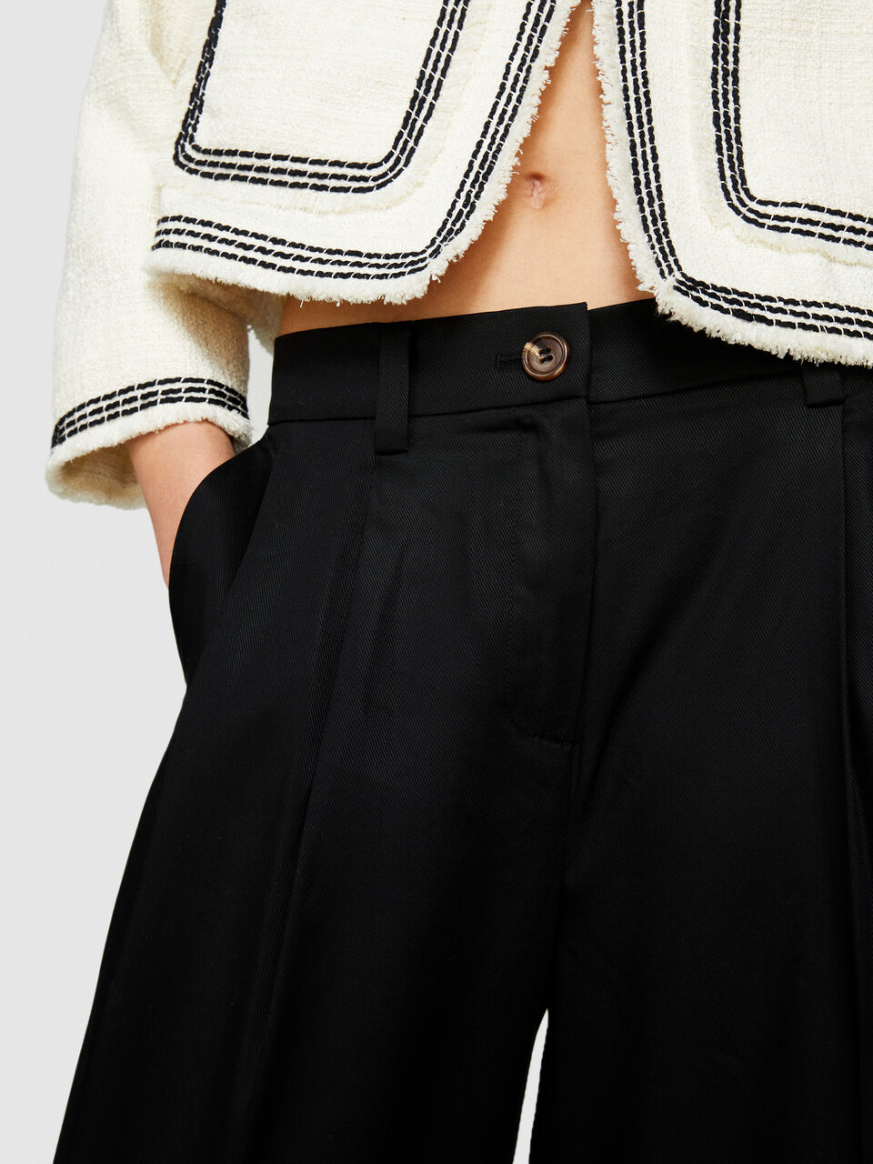 Low-waisted flare trousers Women image number null