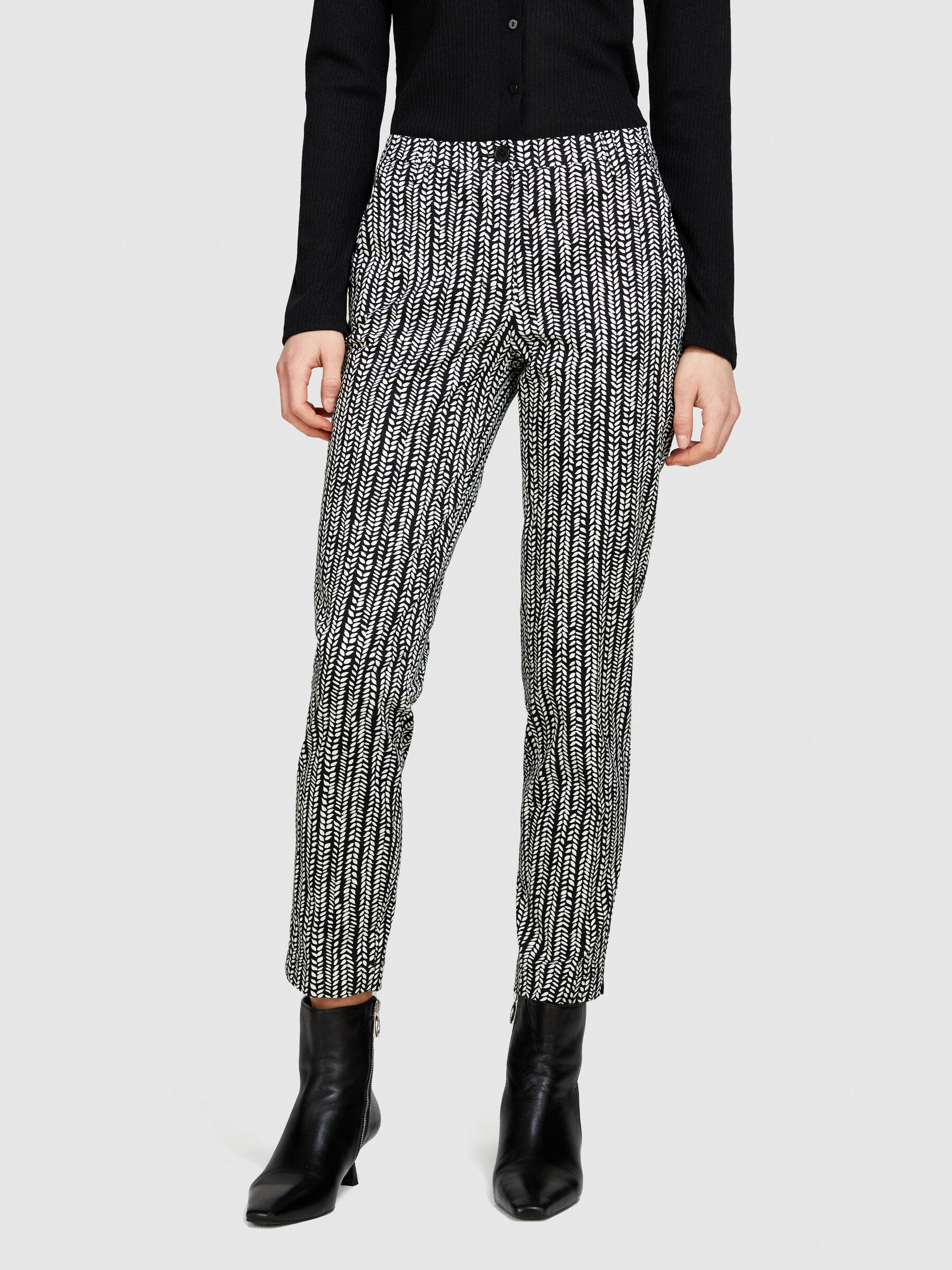 Printed cigarette trousers Women image number null