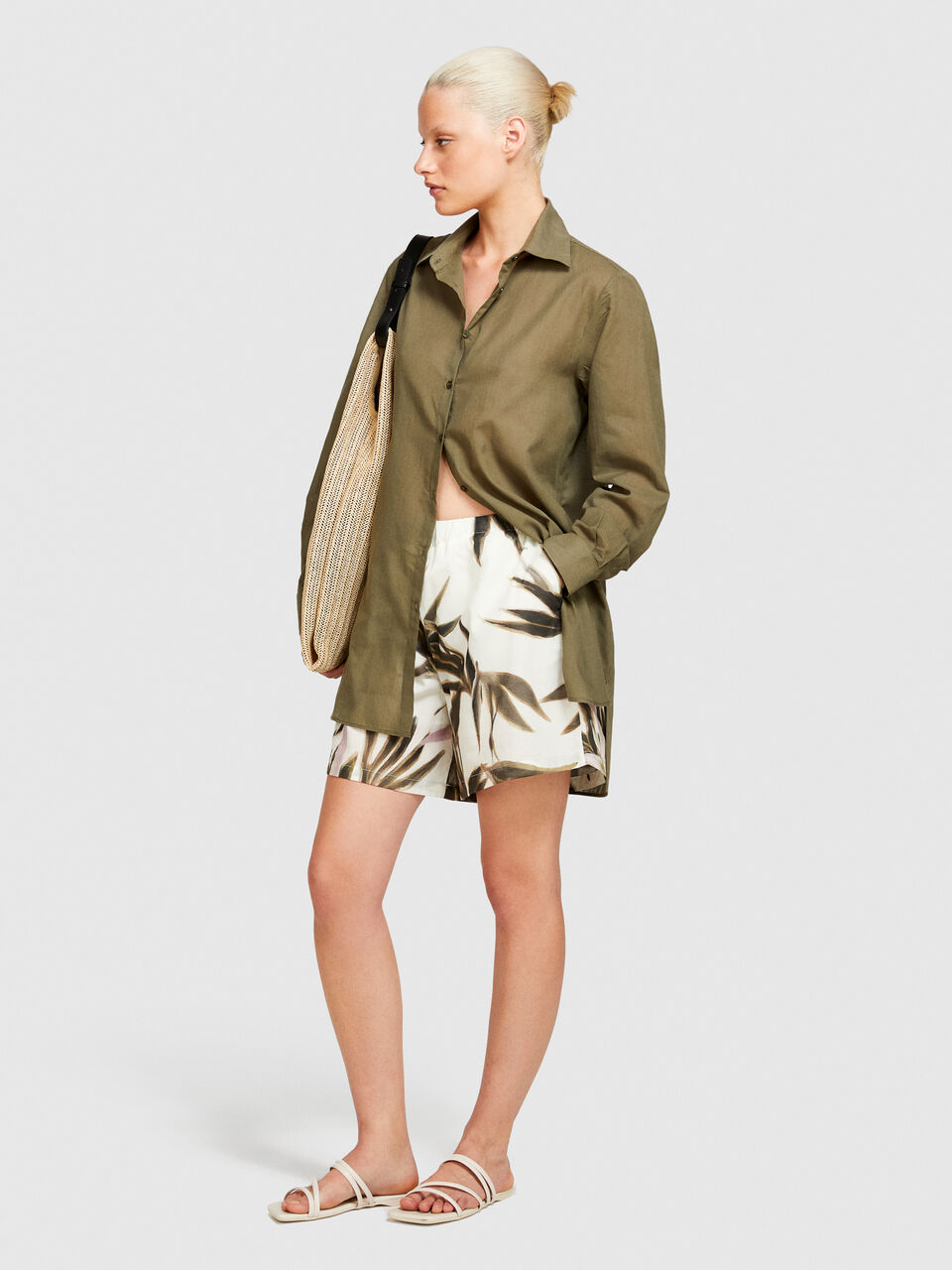 Printed shorts Women image number null