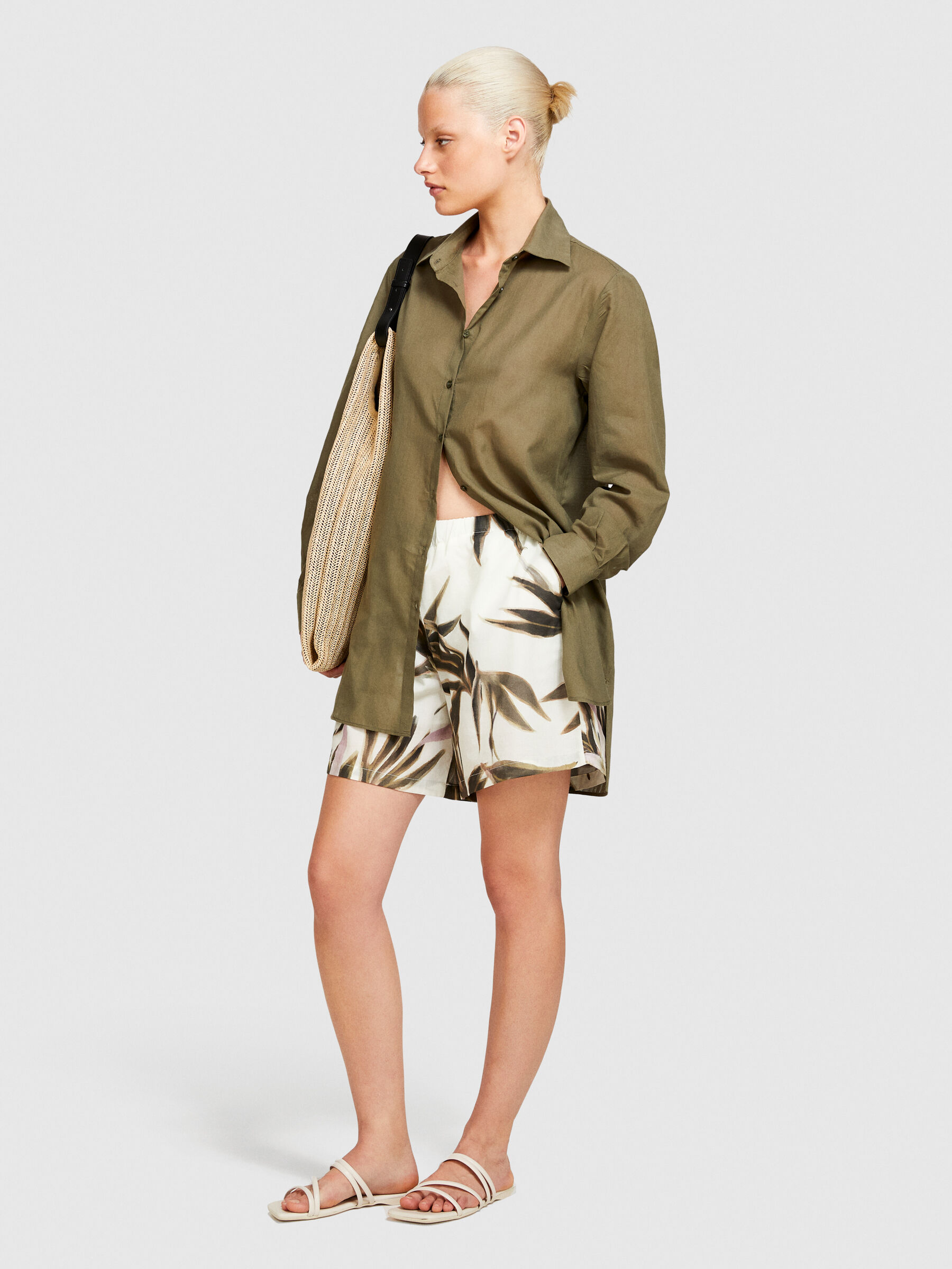 Printed shorts Women image number null