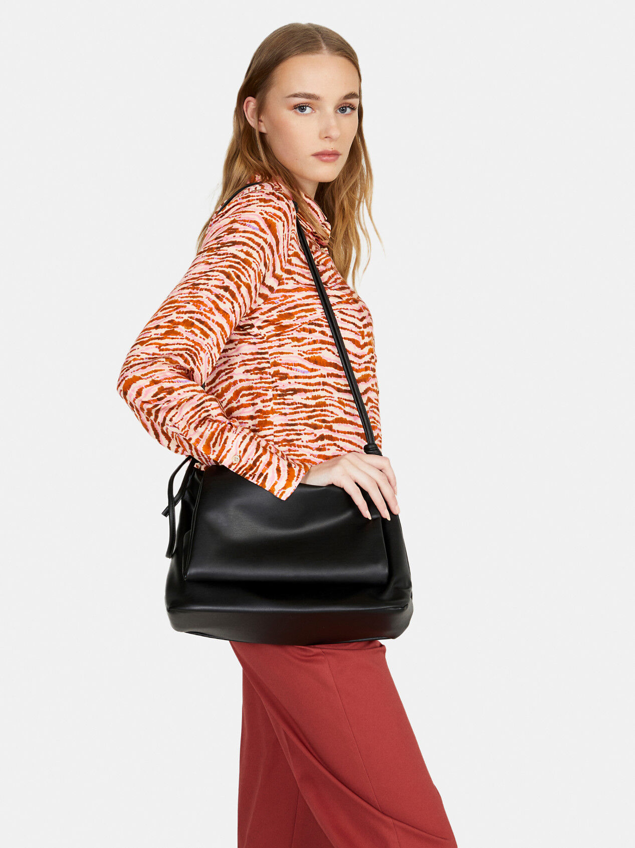 Sisley shop leather bag