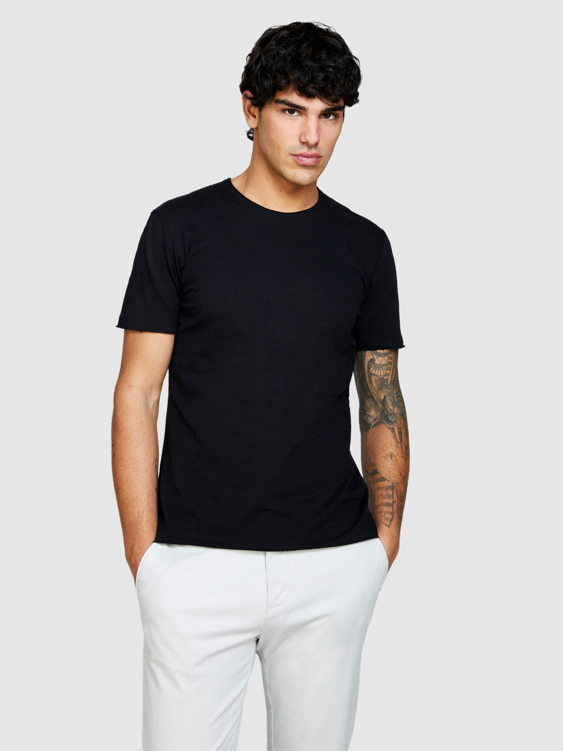 Raw cut t shirt Black Sisley