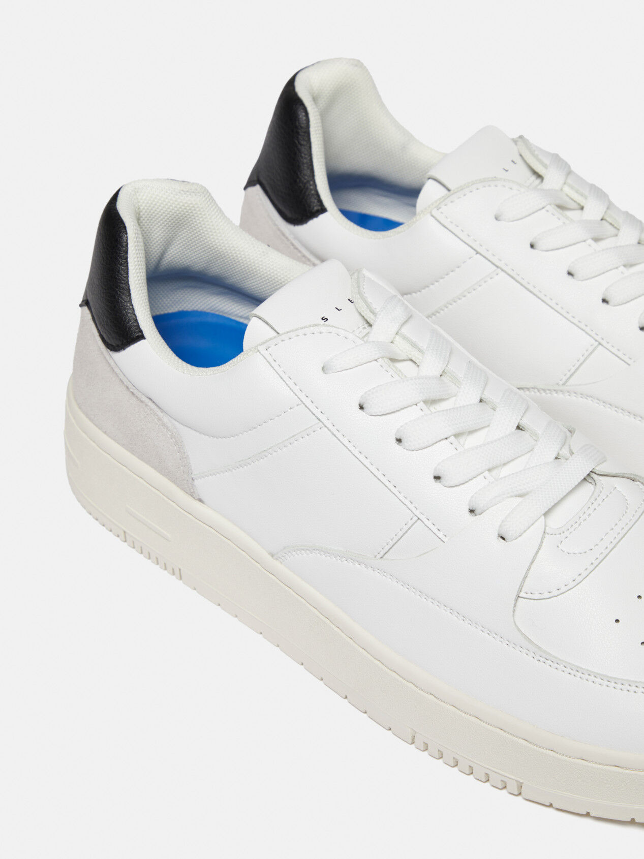 Sneakers with clashing detail White Sisley