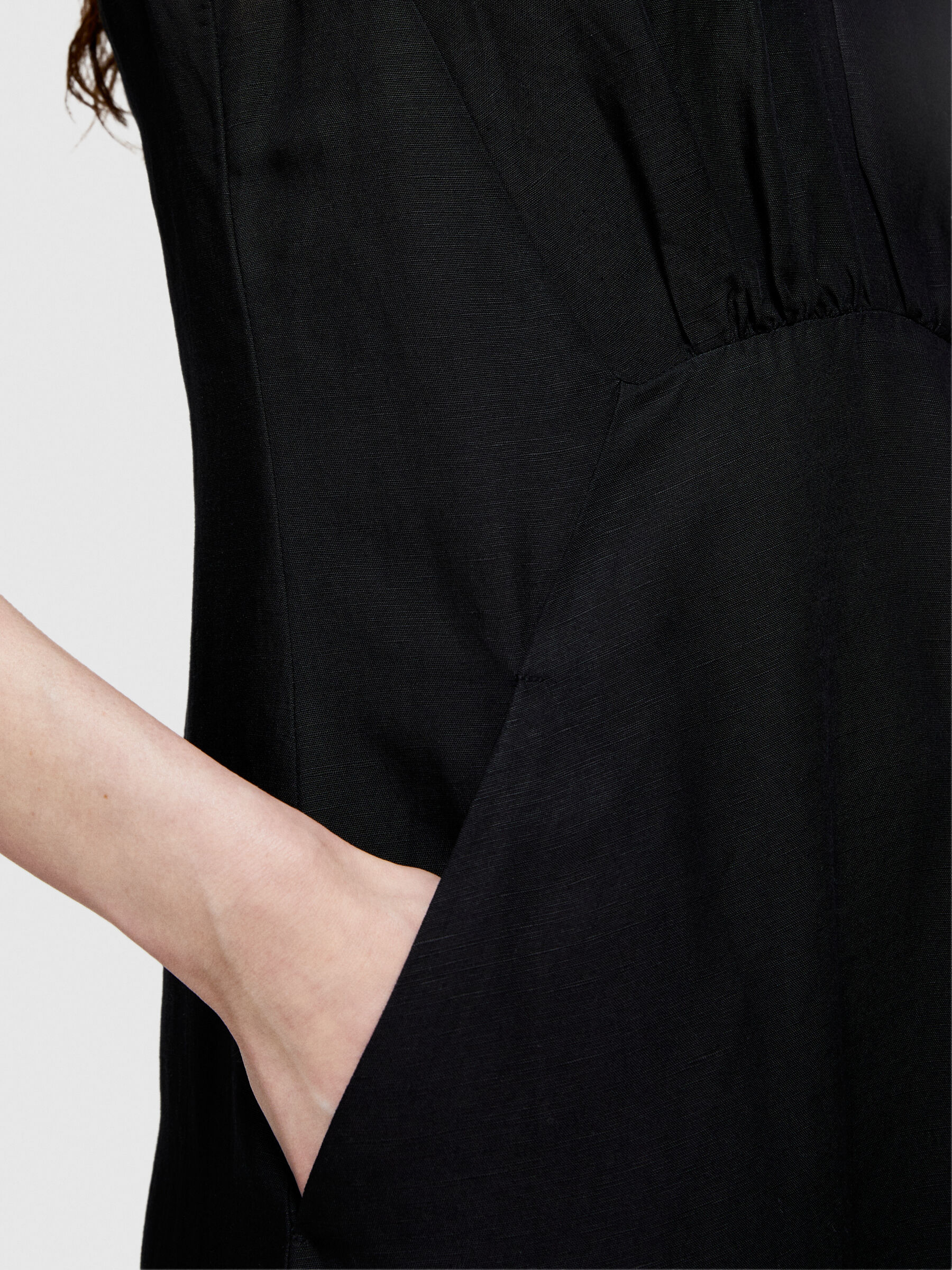 ● SISLEY ● IS Hook Detail Long Dress SAOP90531WH Long sleeveless dress, Black - Sisley