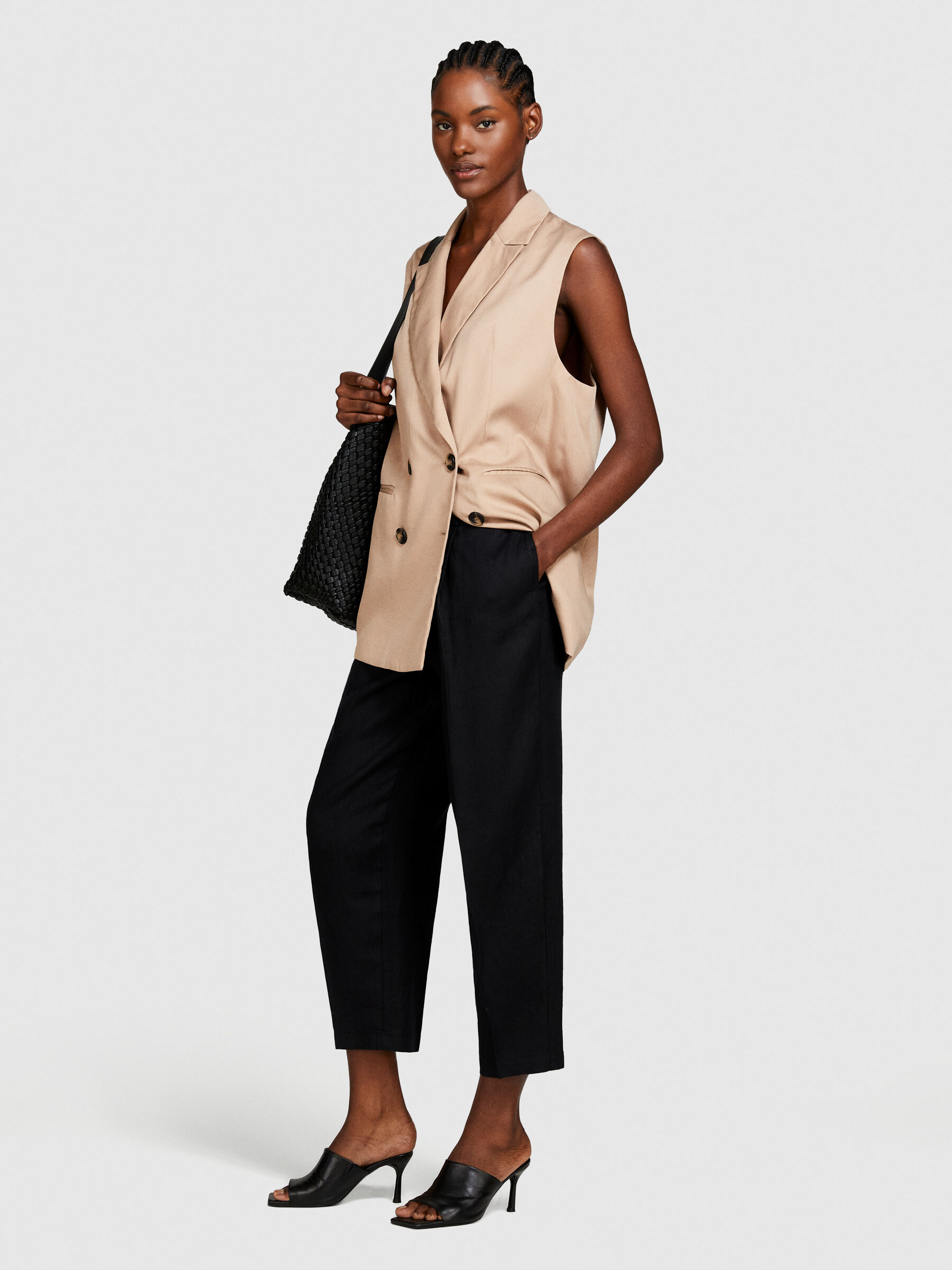 100% linen barrel leg trousers Women image number null