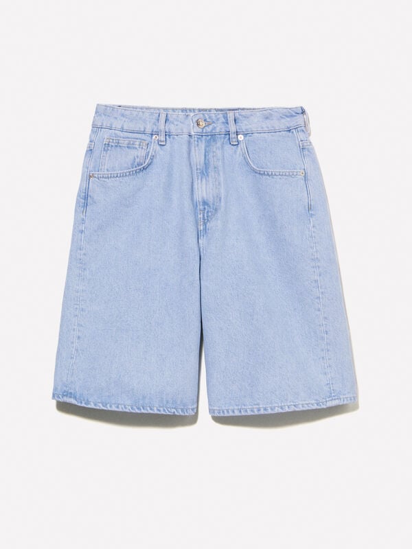 Light relaxed fit denim bermudas Light relaxed fit denim bermudas - women's jean shorts | Sisley