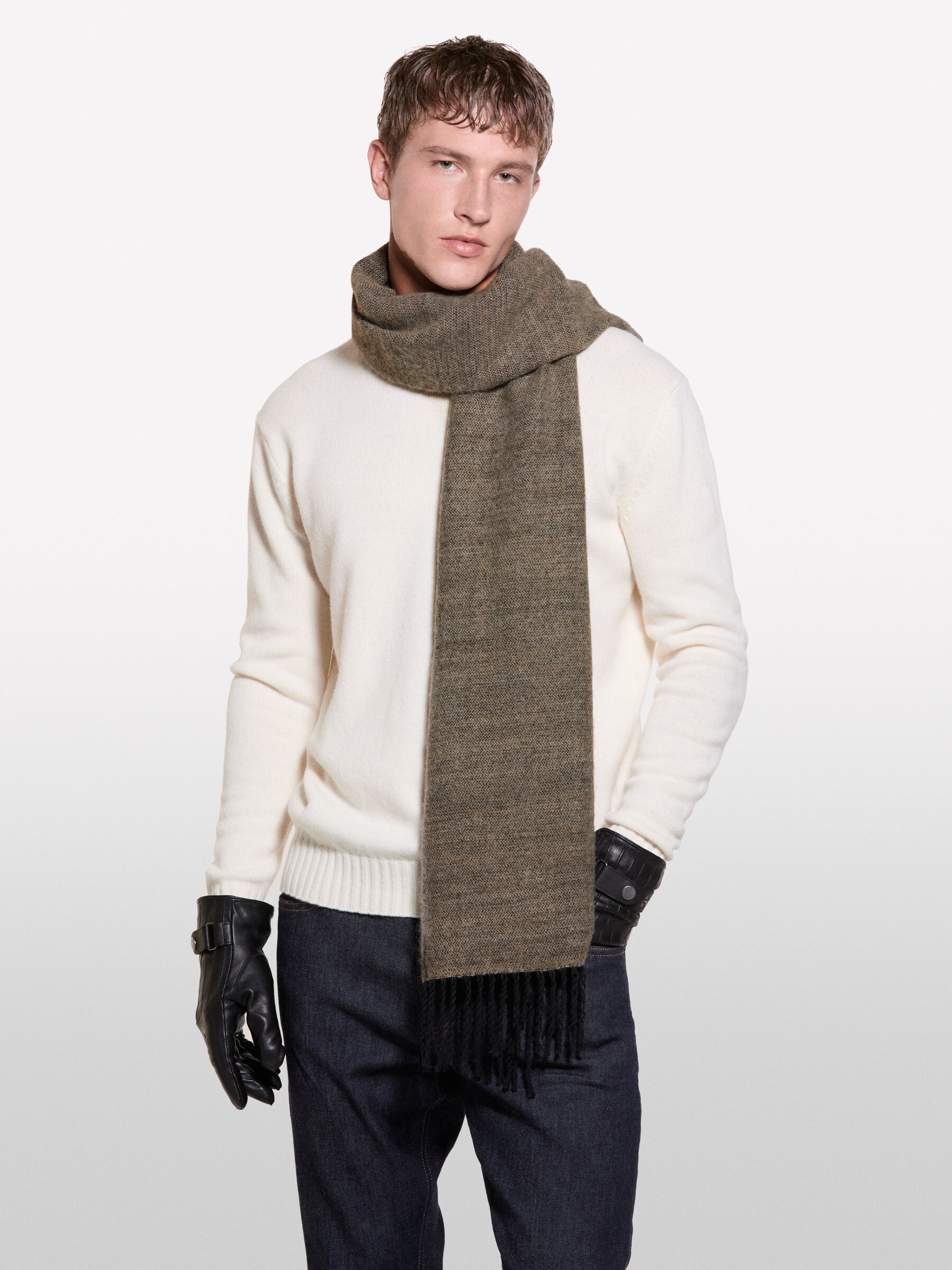 SCARF Men image number null