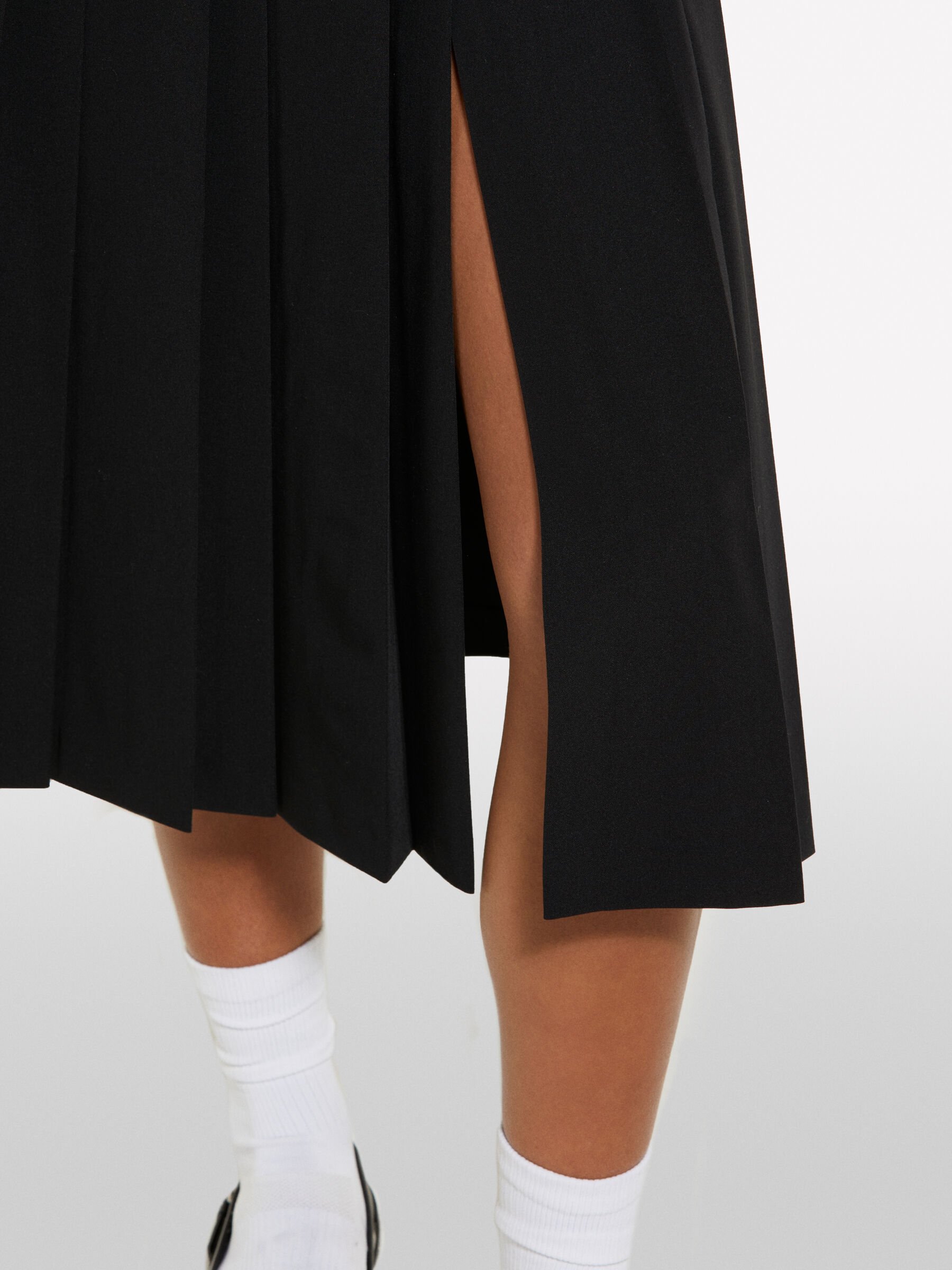 Black pleated skirt, Black - Sisley