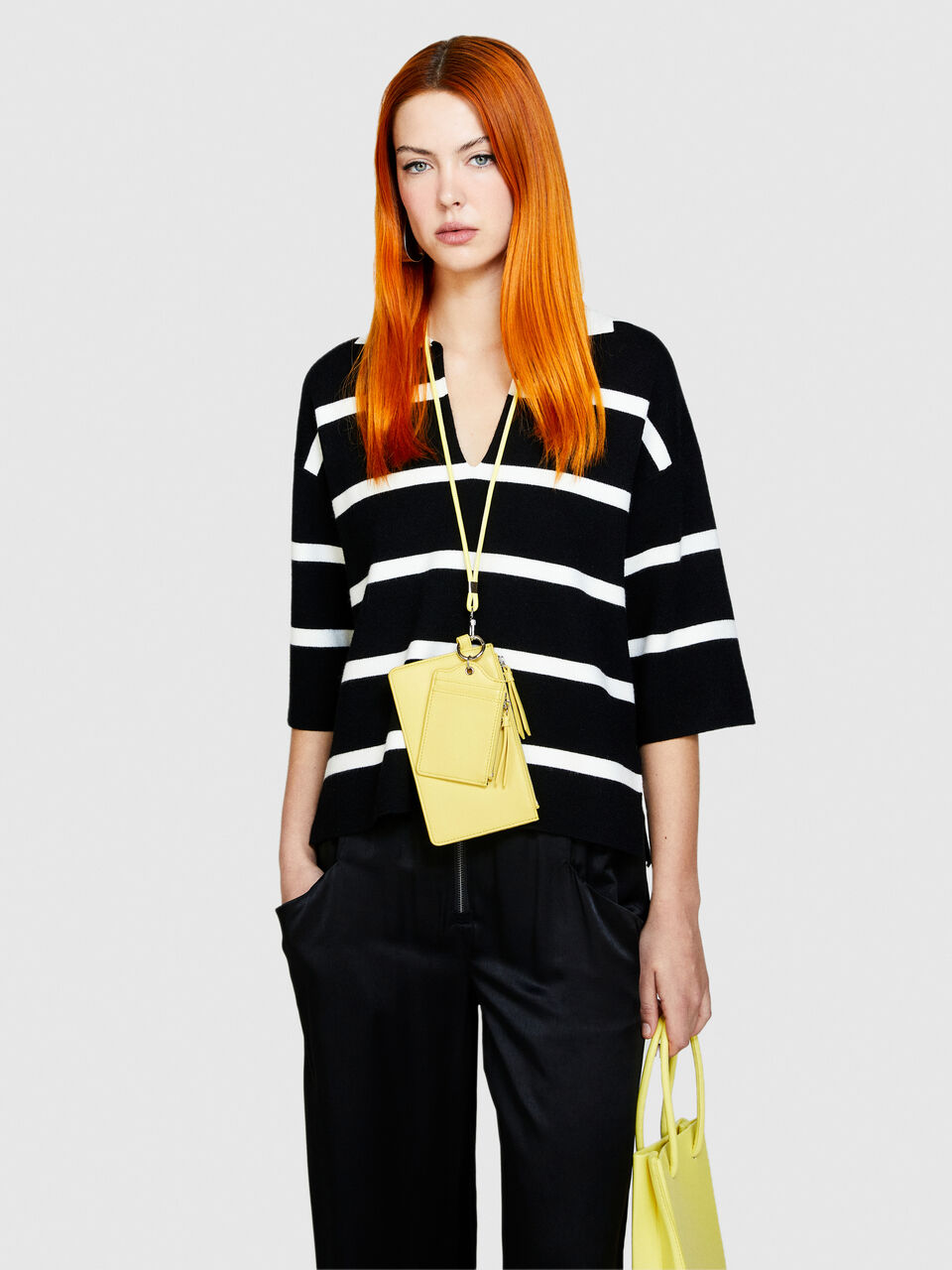 Cell phone holder with card holder Women image number null