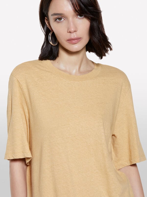 Mustard cropped t-shirt Mustard cropped t-shirt - women's short sleeve t-shirts | Sisley