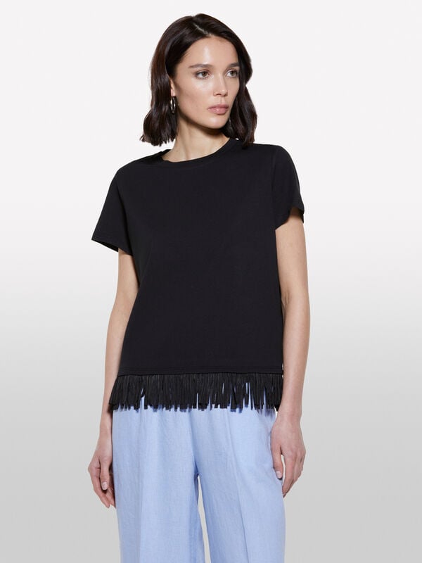 Black t-shirt with frayed bottom Black t-shirt with frayed bottom - women's short sleeve t-shirts | Sisley