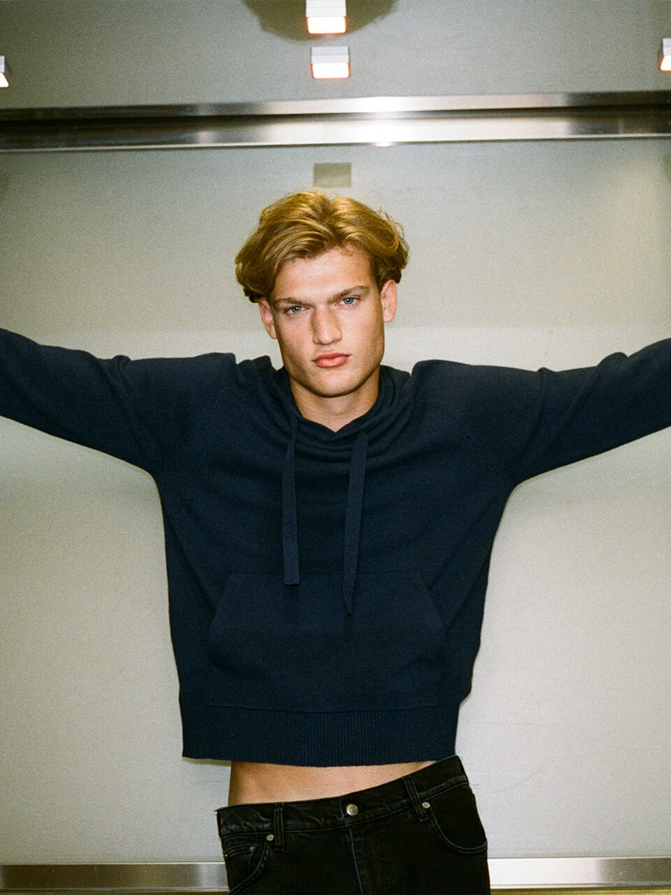 SWEATER W/HOOD Men image number null