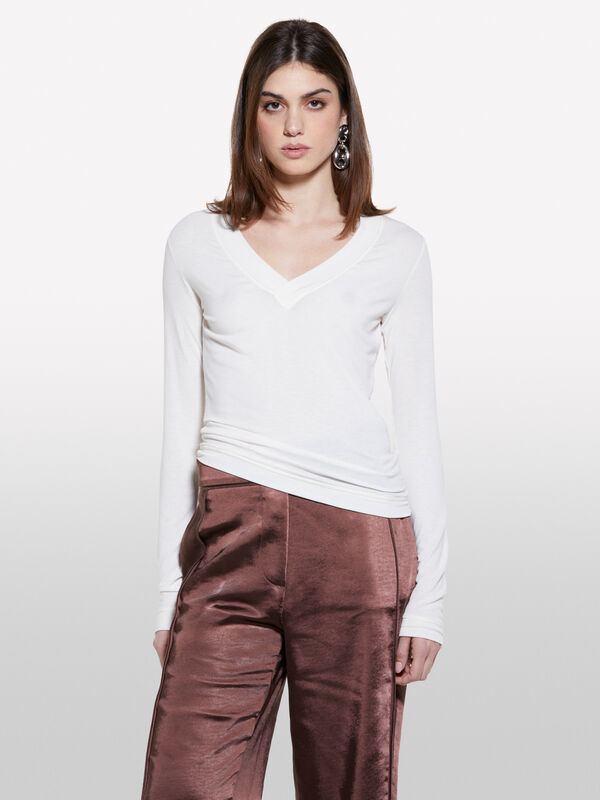 Cream white slim fit long sleeve t-shirt Cream white slim fit long sleeve t-shirt - women's long sleeve t-shirts | Sisley