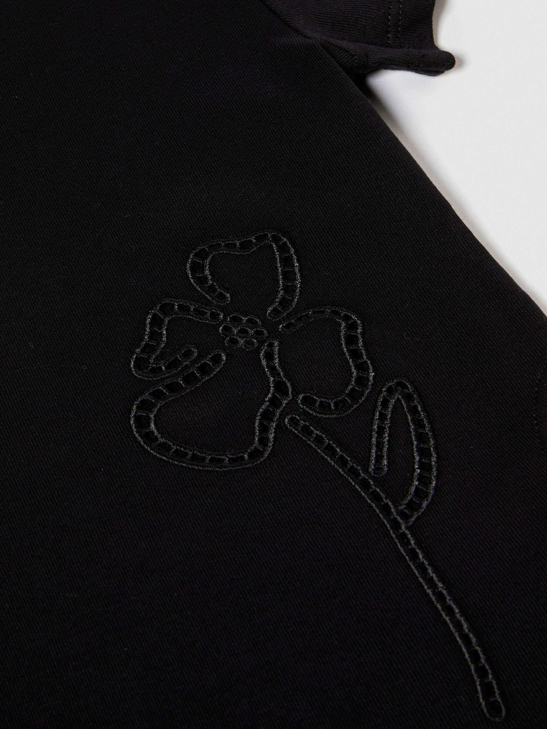 T-shirt with embroidery and cut-out Junior Girl image number null