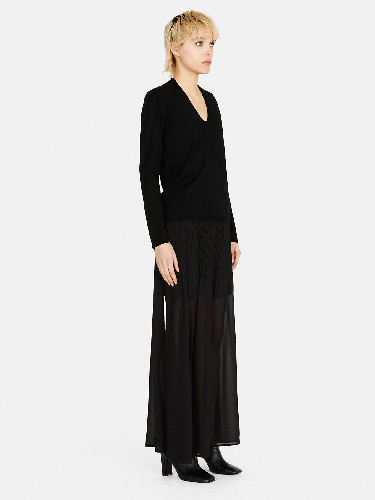 Sweater with plunging neckline Black Sisley