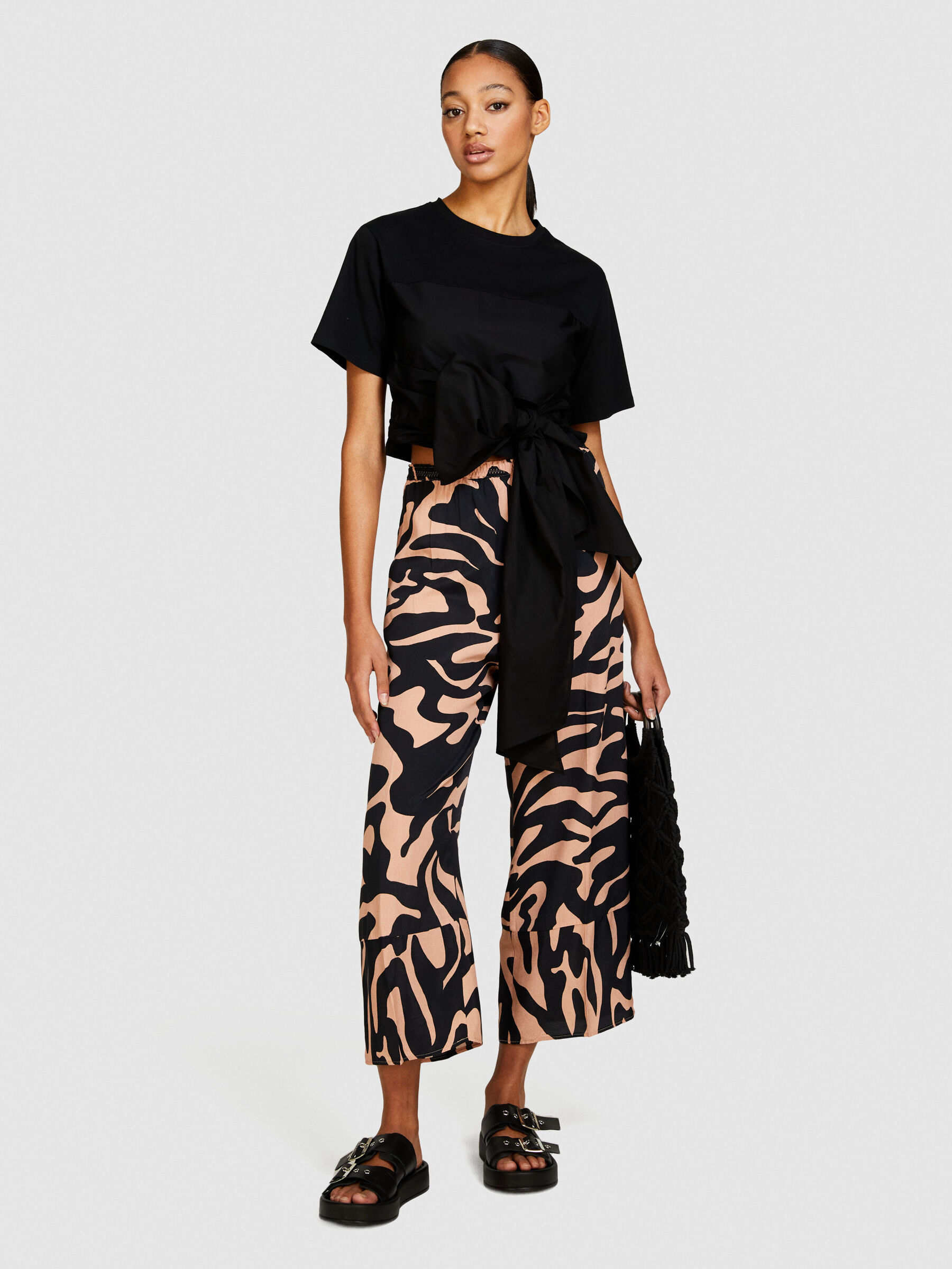 T-shirt with maxi bow, Black - Sisley