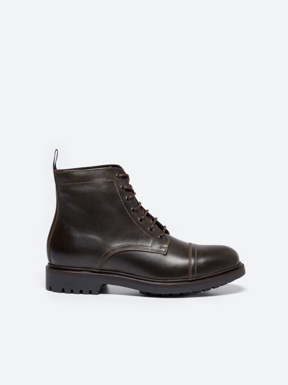 Heavy-duty boots in 100% leather