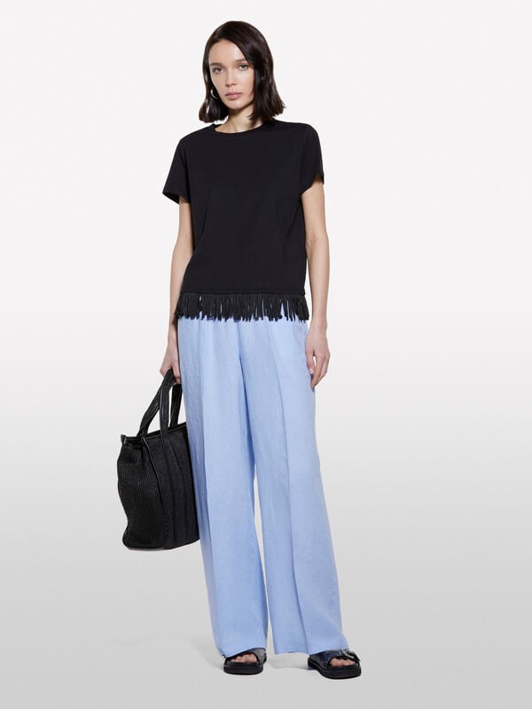 Black t-shirt with frayed bottom Black t-shirt with frayed bottom - women's short sleeve t-shirts | Sisley