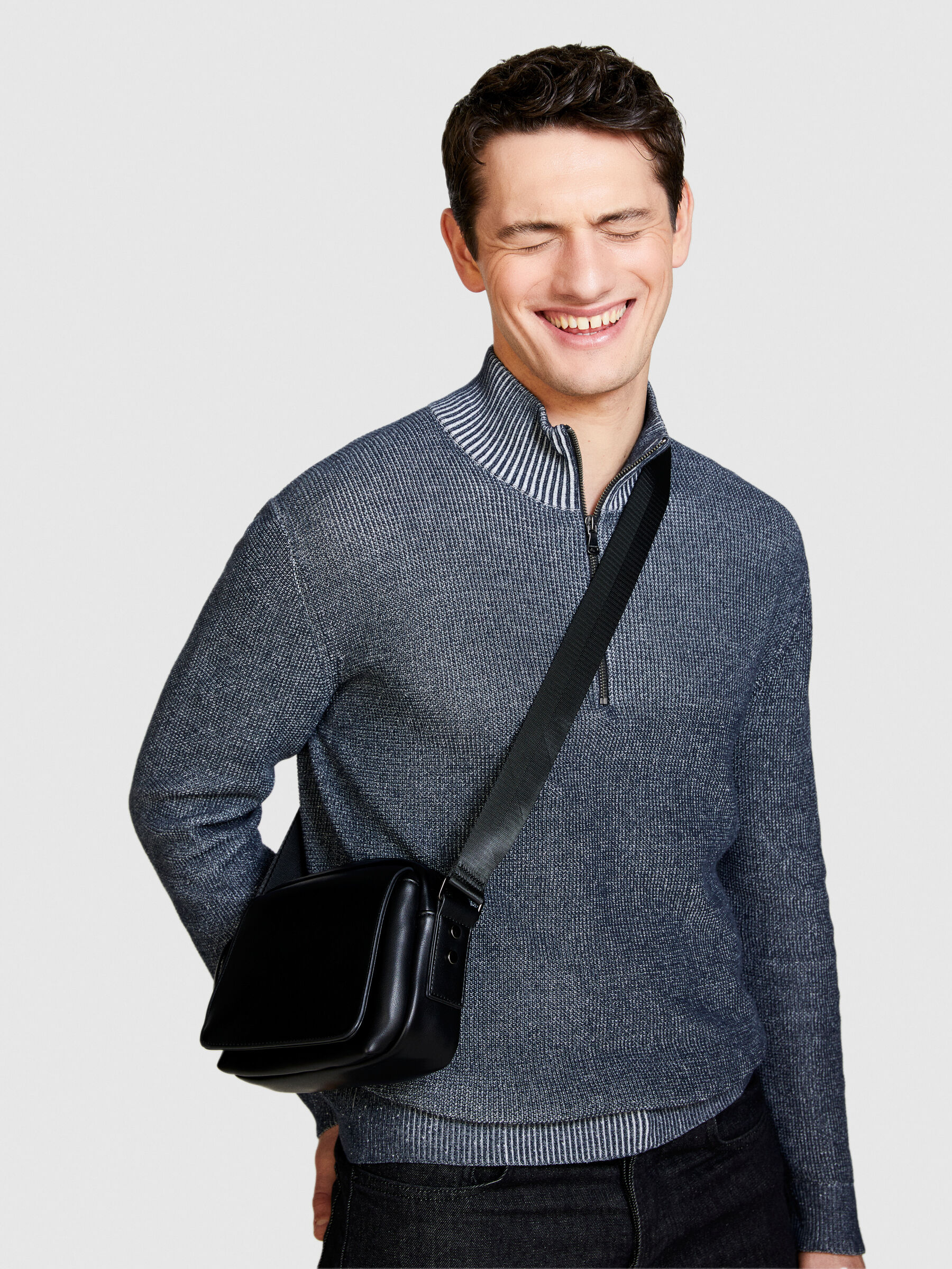 Solid color camera bag Men image number null