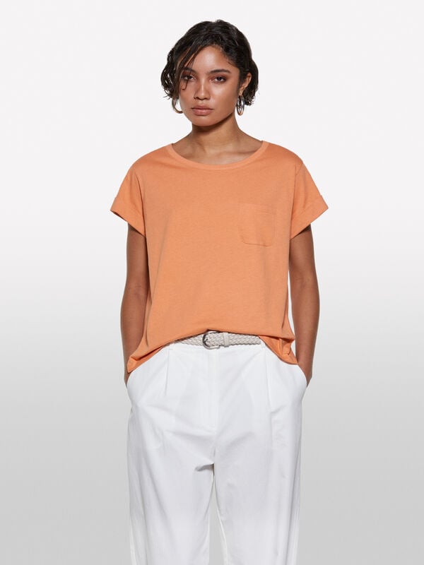 Orange t-shirt with pocket Orange t-shirt with pocket - women's short sleeve t-shirts | Sisley