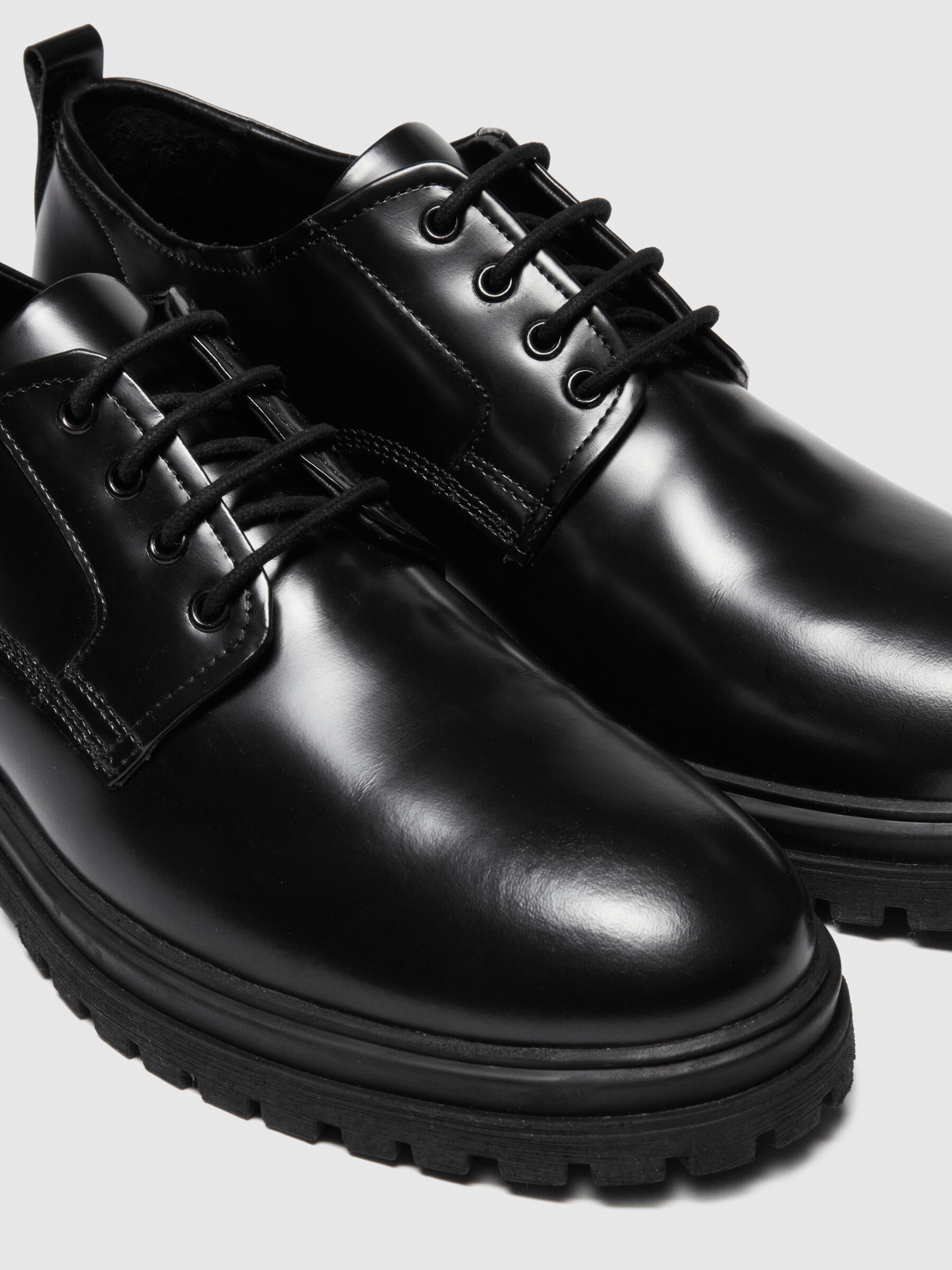 セブンイレブン 冬ギフト カタログ Leather lace-up shoes, Black - Sisley 靴