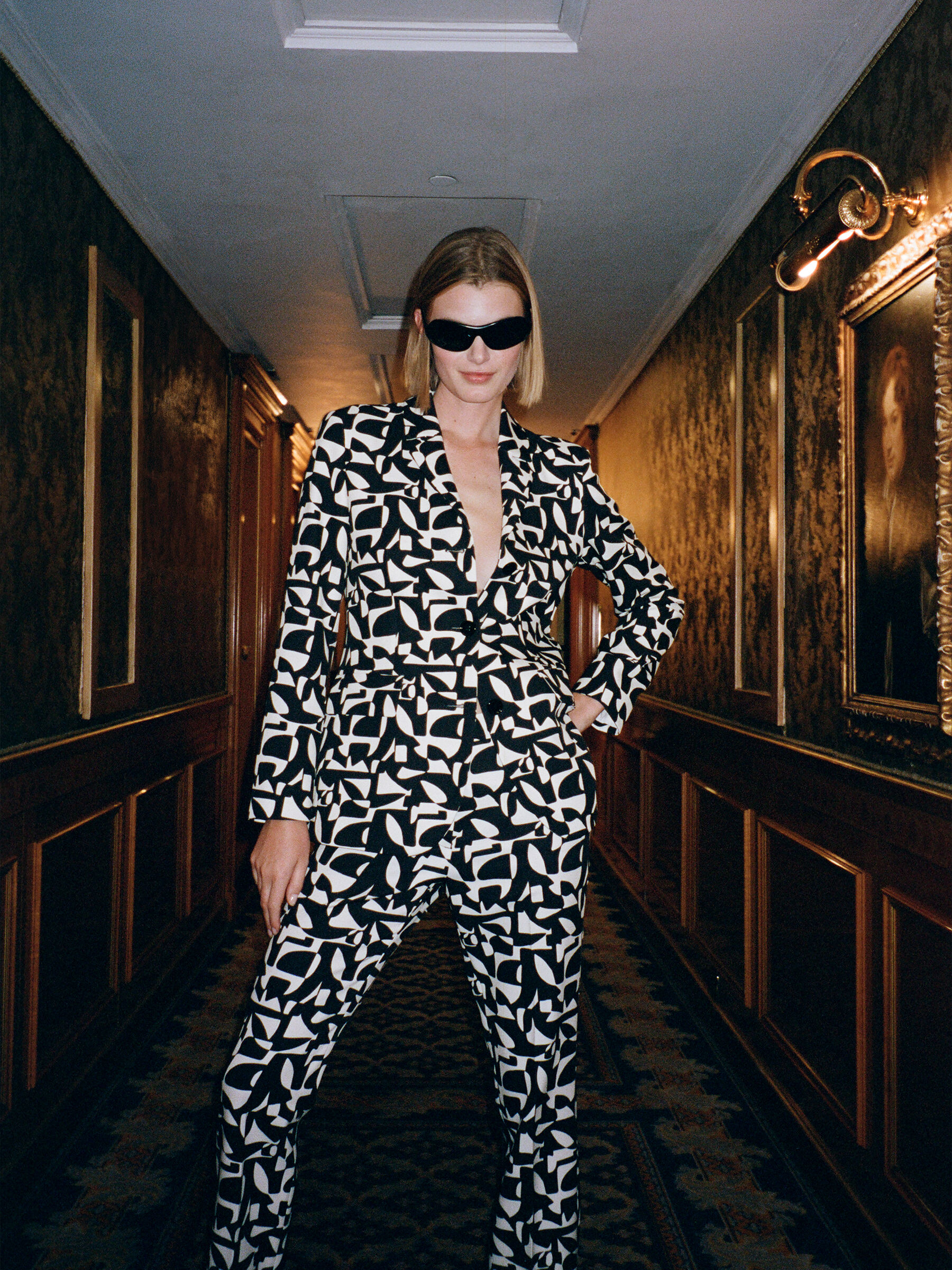 Printed cigarette trousers Women image number null