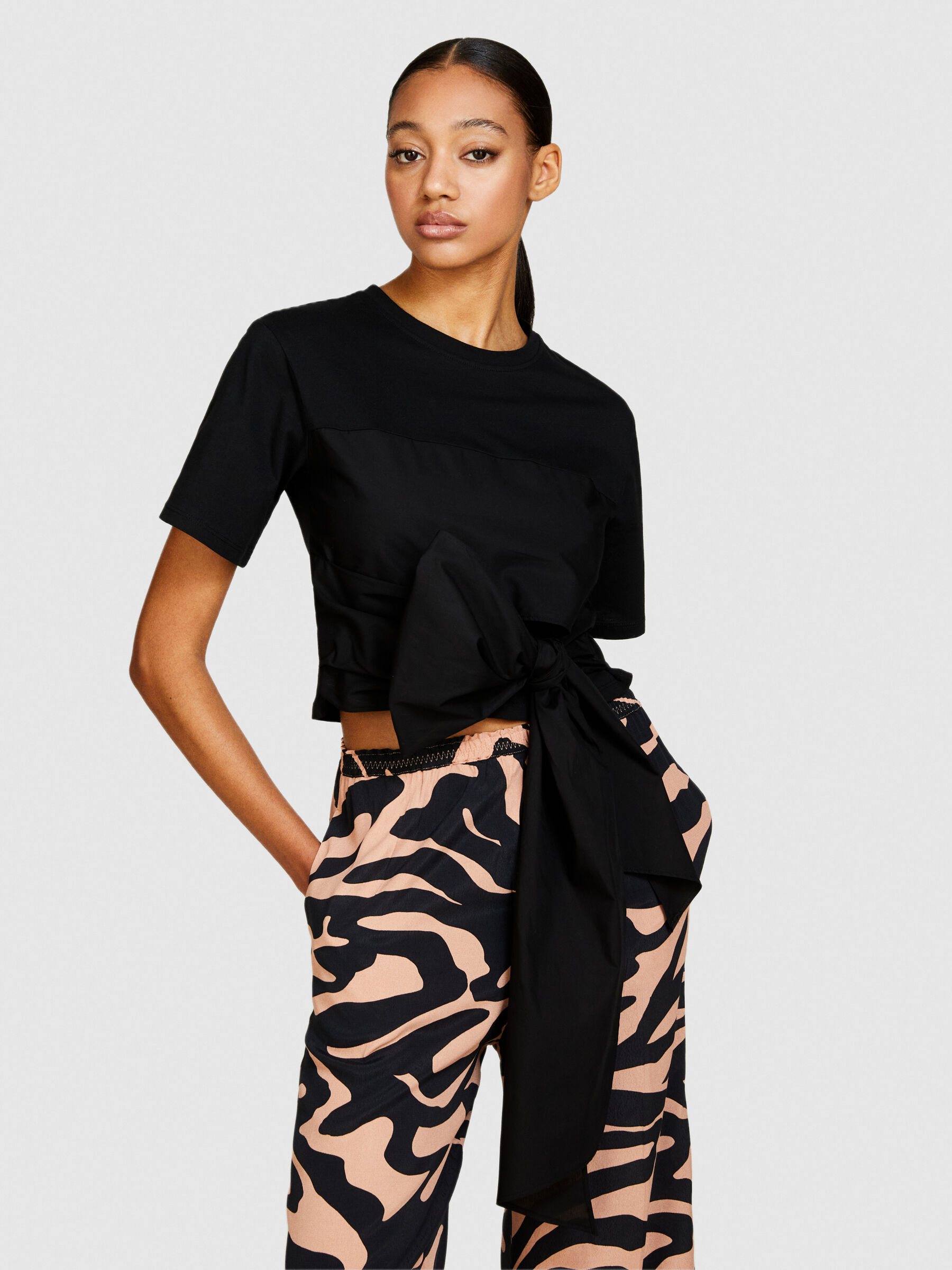 T-shirt with maxi bow, Black - Sisley
