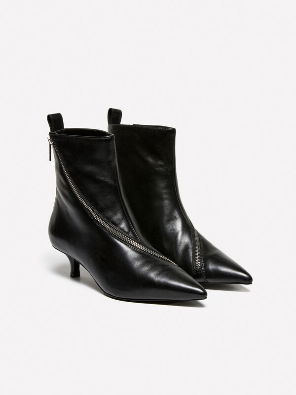 Leather ankle boots with zip - women's boots and ankle boots | Sisley