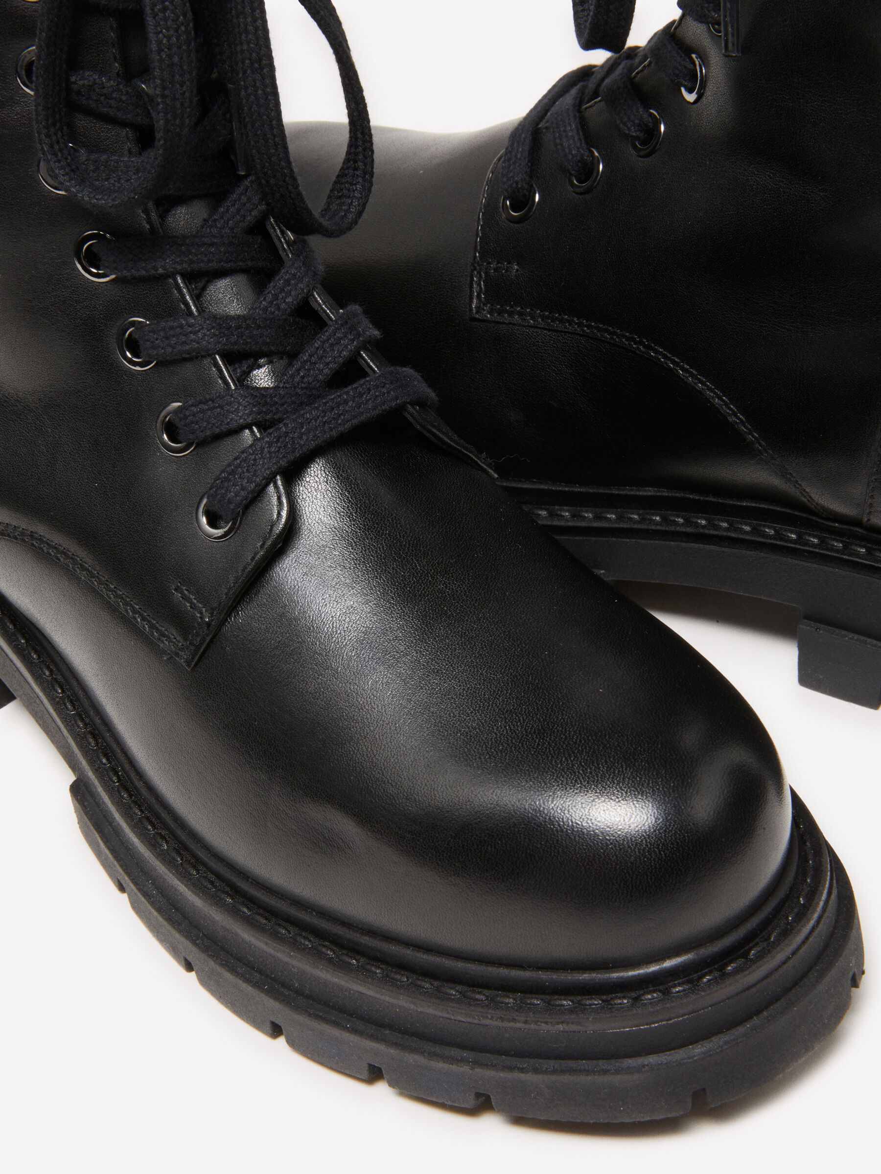Sisley boots hot sale