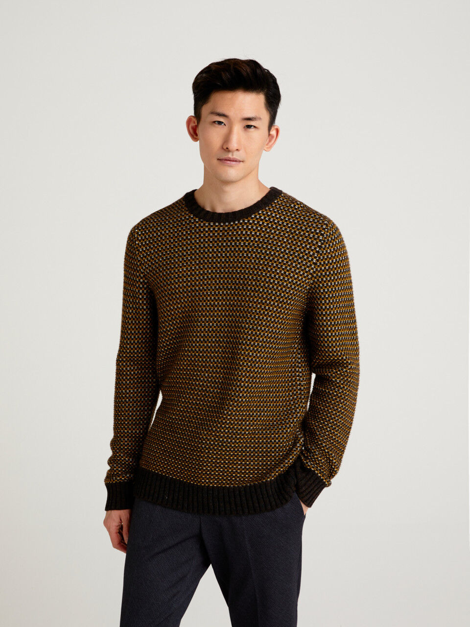 Three-dimensional pattern sweater
