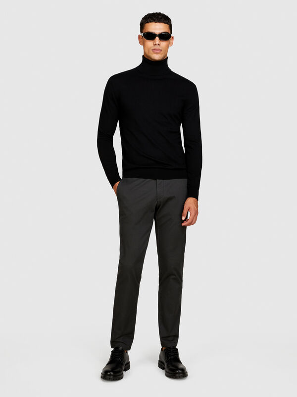 Solid colored sweater with high collar - men's high neck sweaters | Sisley