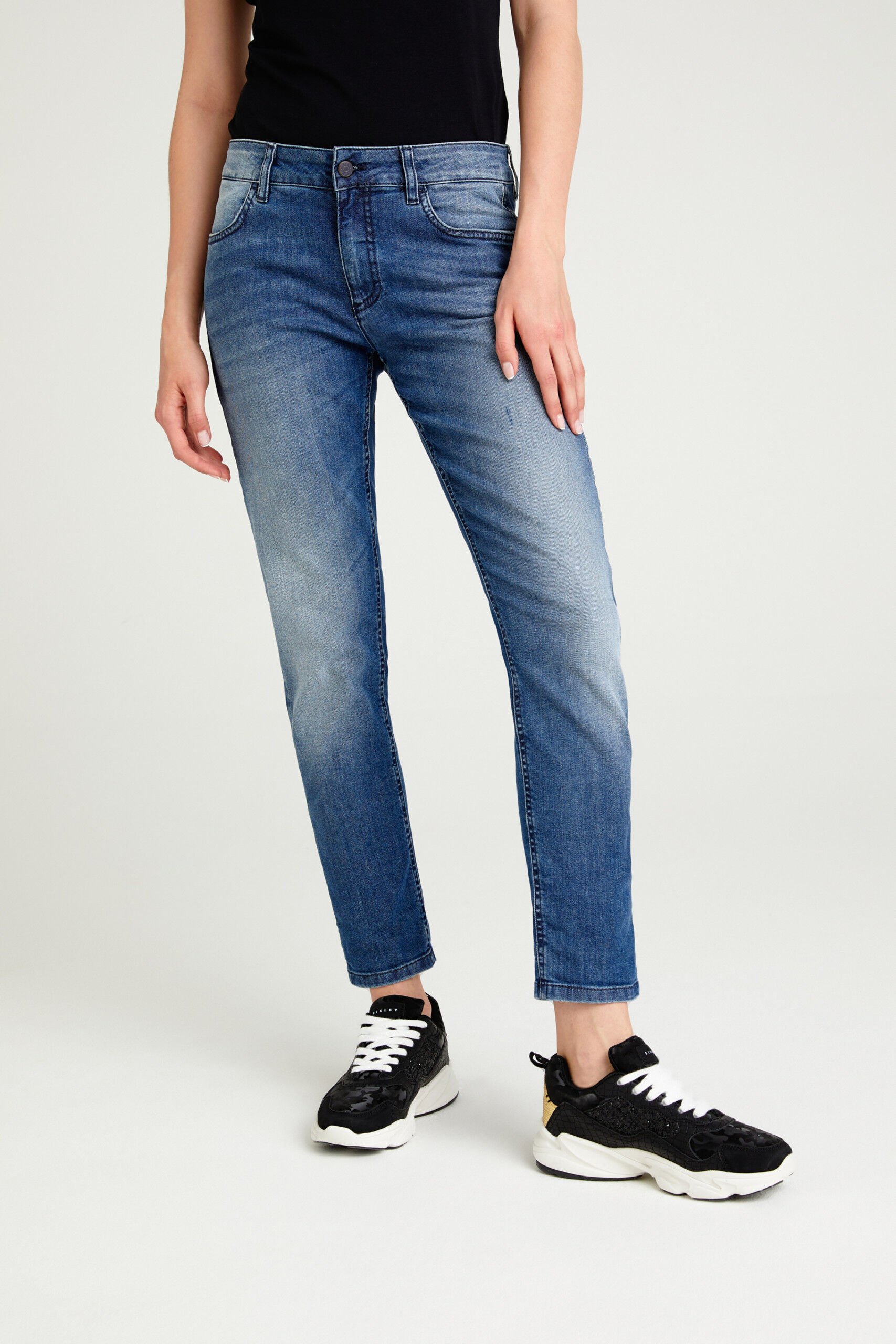 Women's Carrot Fit Jeans New Collection 2021 | Sisley