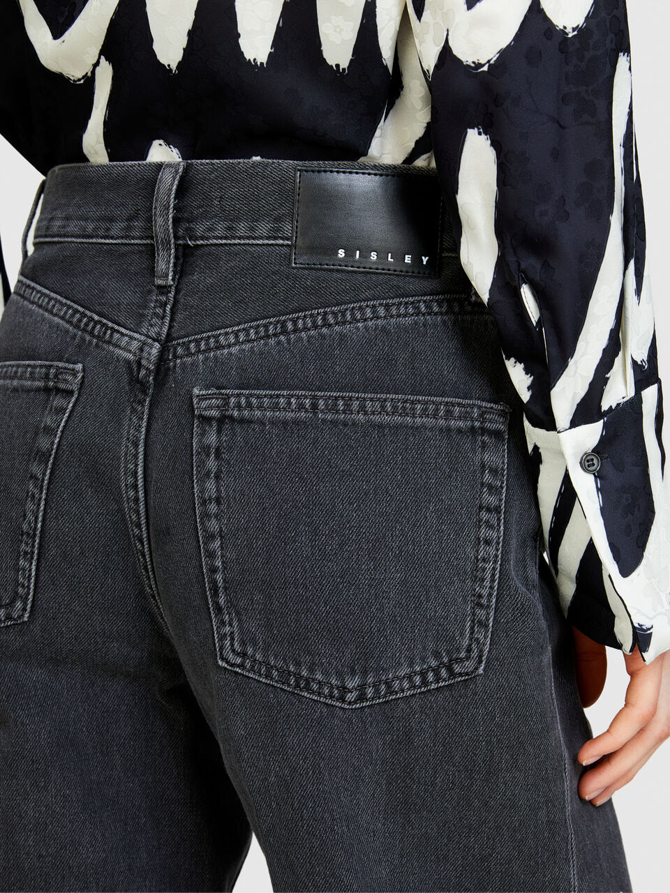 Loose fit jeans Women image number null