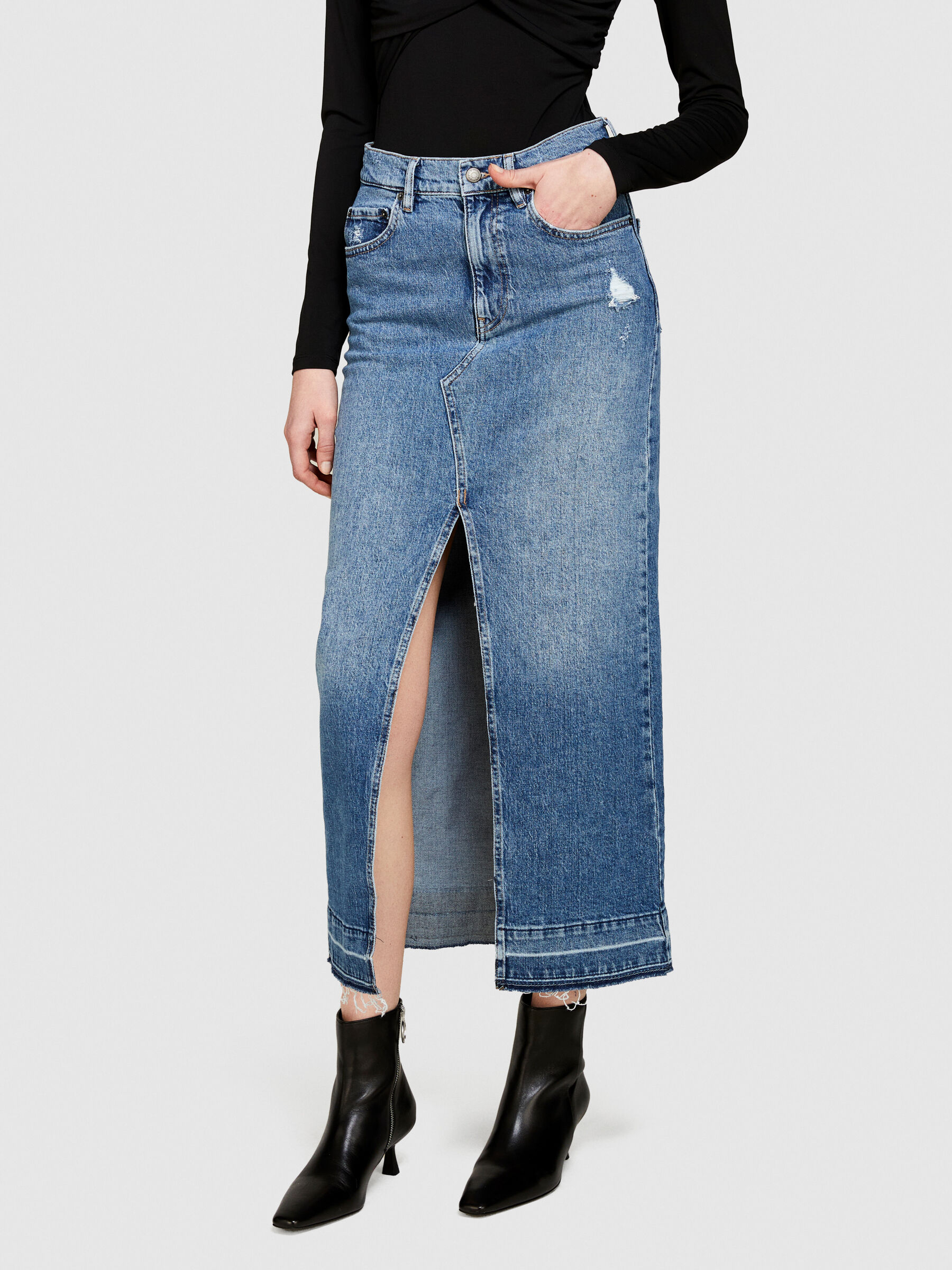 Denim skirt with slit, Blue - Sisley