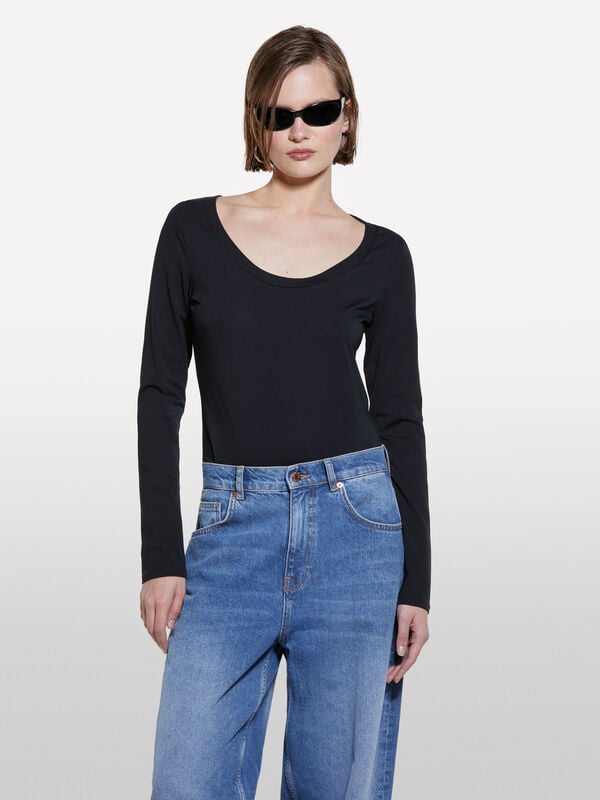 Black slim fit t-shirt Black slim fit t-shirt - women's long sleeve t-shirts | Sisley