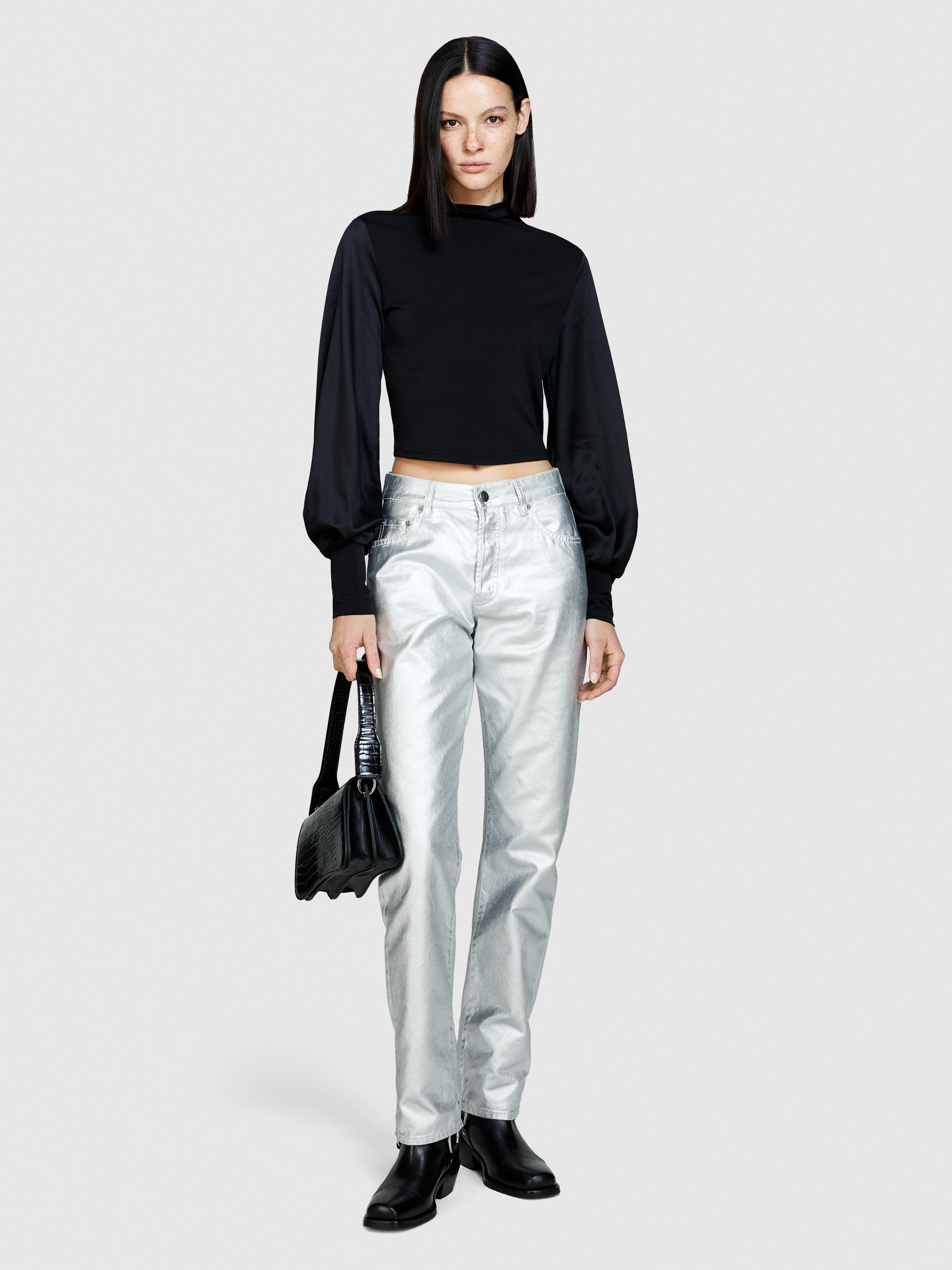 T-shirt with balloon sleeves, Black - Sisley