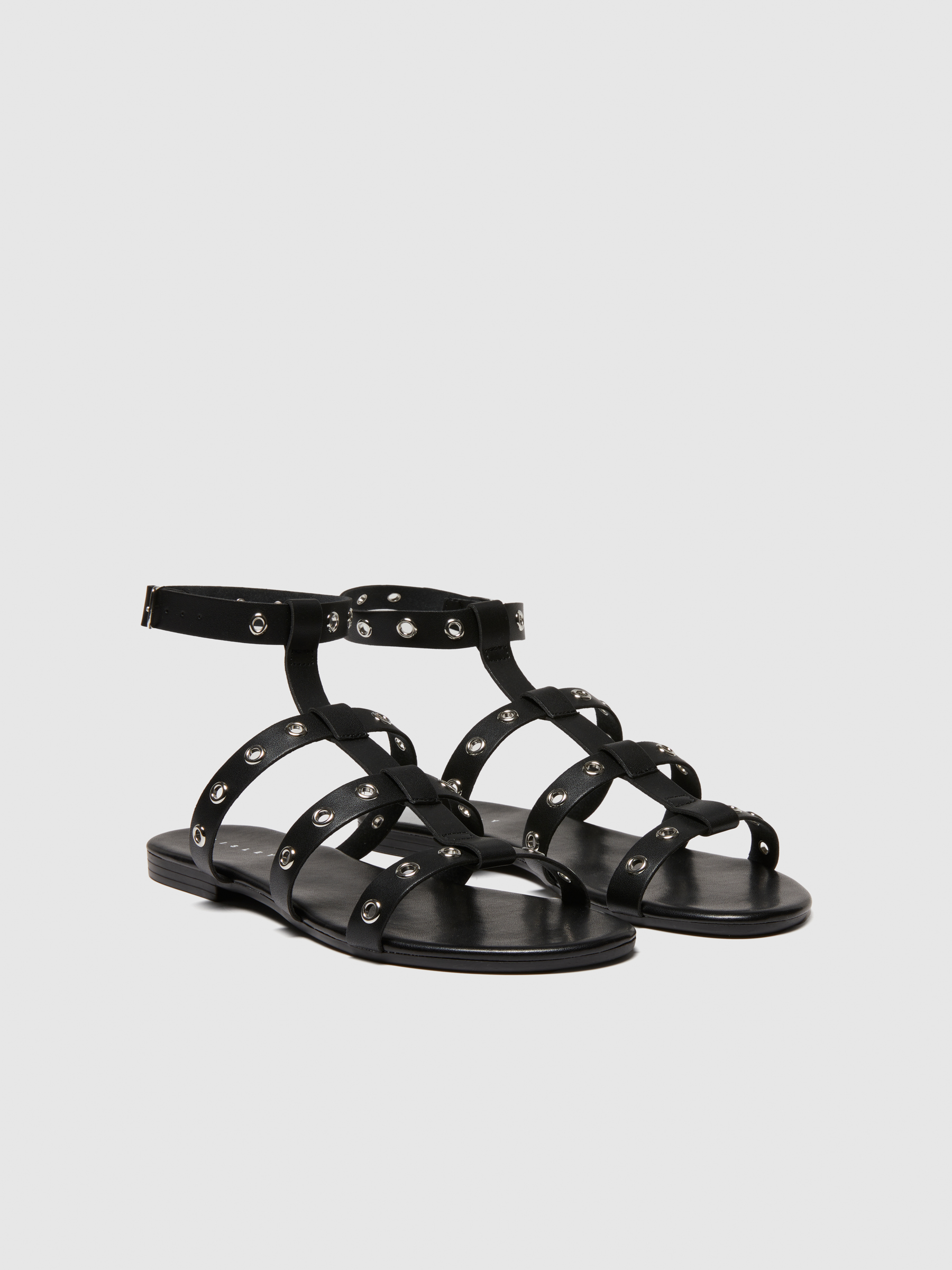 Flat sandals with strap, Black - Sisley